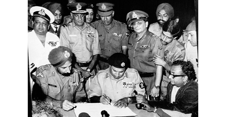 ‘৭১-এর পরাজয় রাজনৈতিক, আত্মসমর্পণকারী সেনা ছিল মাত্র ৩৪ হাজার’-পাকিস্তানের সেনাপ্রধান কামার জাভেদ