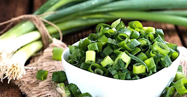 খাবারের তালিকায় পেঁয়াজের পাতা