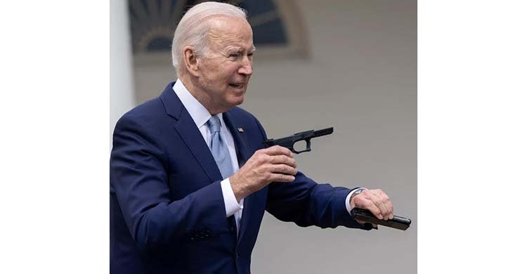 যুক্তরাষ্ট্রে  অস্ত্র বিক্রির অবাধ অনুমতিকে অসুস্থতা বললেন প্রেসিডেন্ট বাইডেন